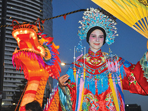 Dragon returns to Docklands