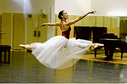 Award-winning dancer takes ballet classes online