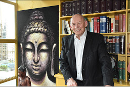 Solicitor sponsors major art prize
