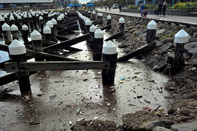 Preventing litter entering Victoria Harbour from the Yarra River