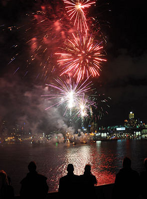 Locals push for 9.30 fireworks